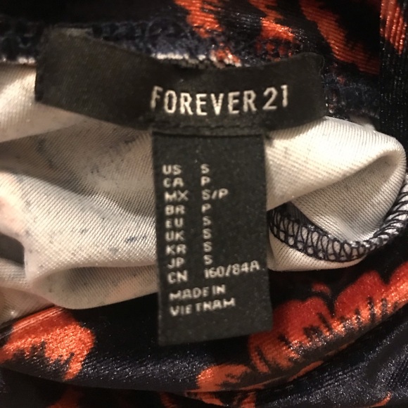 *UNIQUE* Velvet Floral Long-sleeve Turtleneck Top - Picture 6 of 6